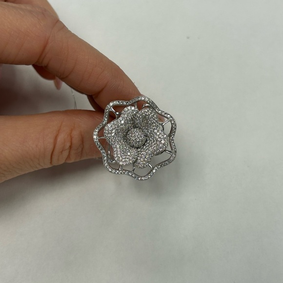 Suzy Levian Sterling Silver White Cubic Zirconia Flower Ring NWT - Picture 4 of 7